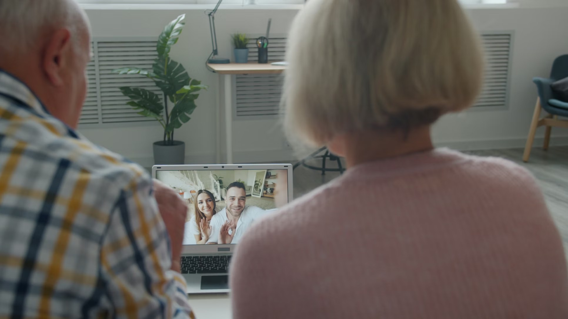 ZoomFamily Communicating with Others